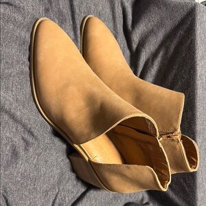 Women's Cynthia Rowley Tan ankle boots NWOT